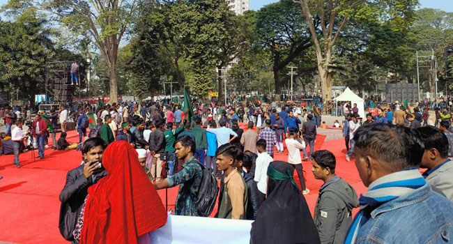 মার্চ ফর ইউনিটি : শহীদ মিনারে জড়ো হচ্ছেন শিক্ষার্থীরা