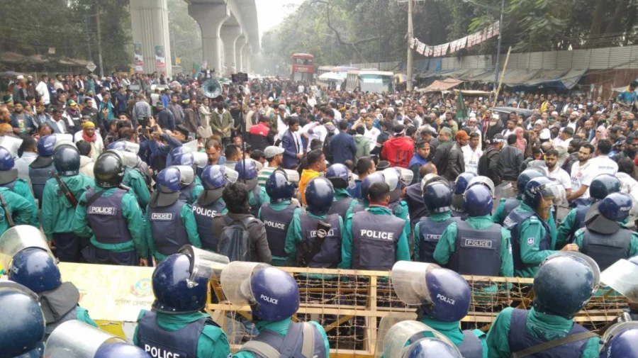 বিডিআর হত্যাকাণ্ড যমুনা অভিমুখে ছাত্র-জনতার পদযাত্রা শাহবাগে আটকে দিলো পুলিশ